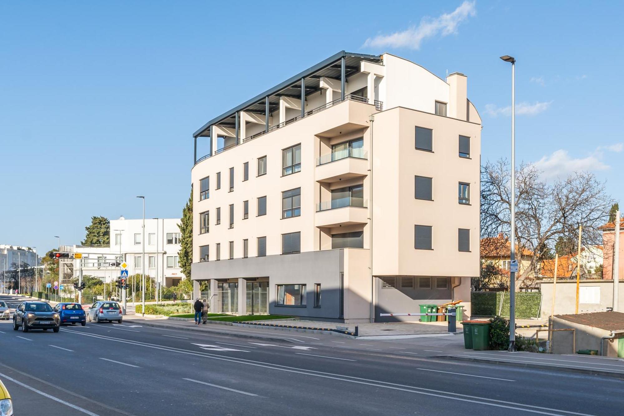 Tres Fenestras - Private Parking Zadar